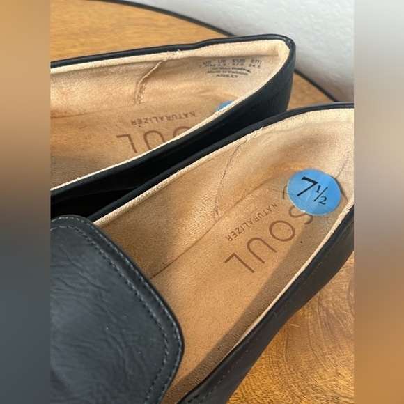 287. Naturalizer Women's Emiline Slip-On Loafer Black 7.5 - Picture 6 of 7